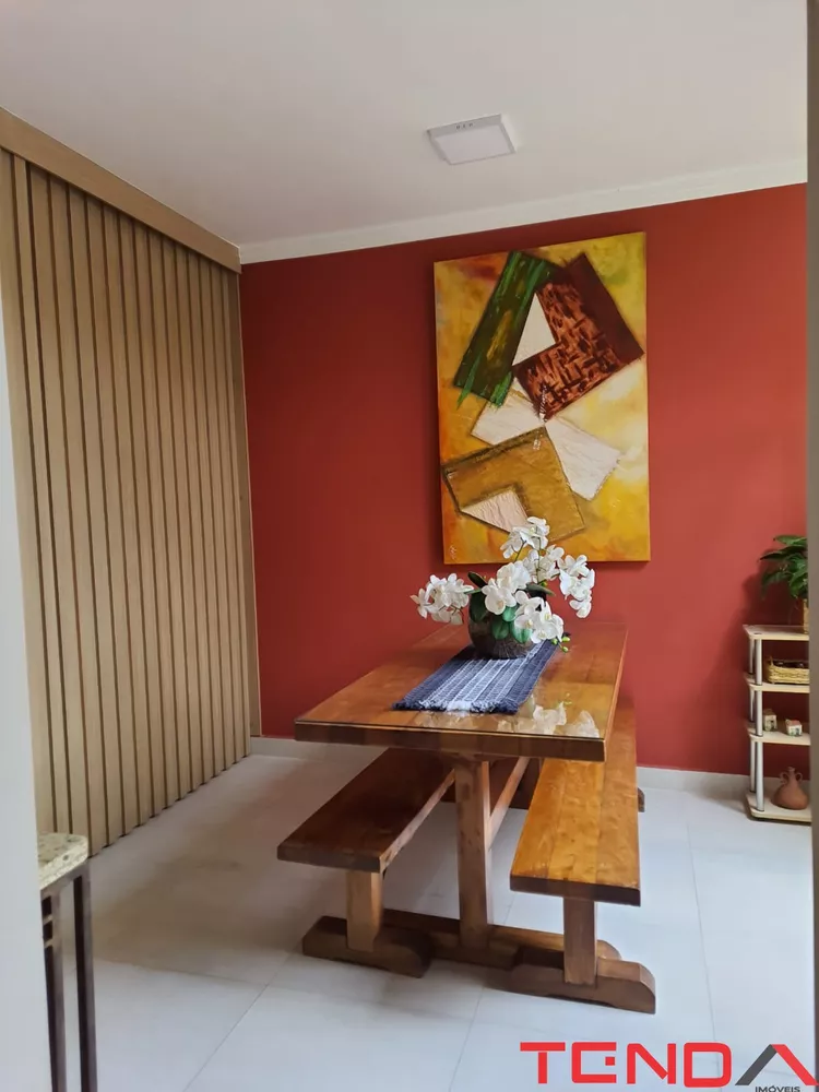 Casa à venda com 2 quartos, 111m² - Foto 1