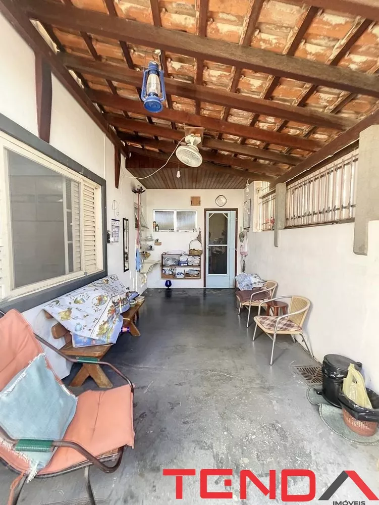 Casa à venda com 3 quartos, 177m² - Foto 1