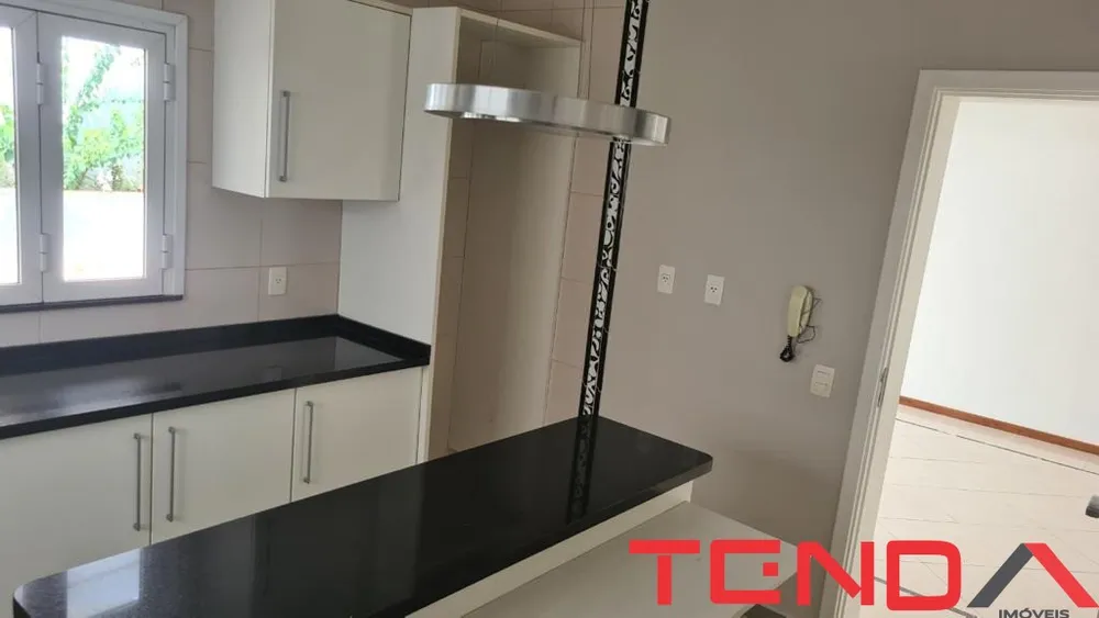 Casa, 4 quartos, 310 m² - Foto 1