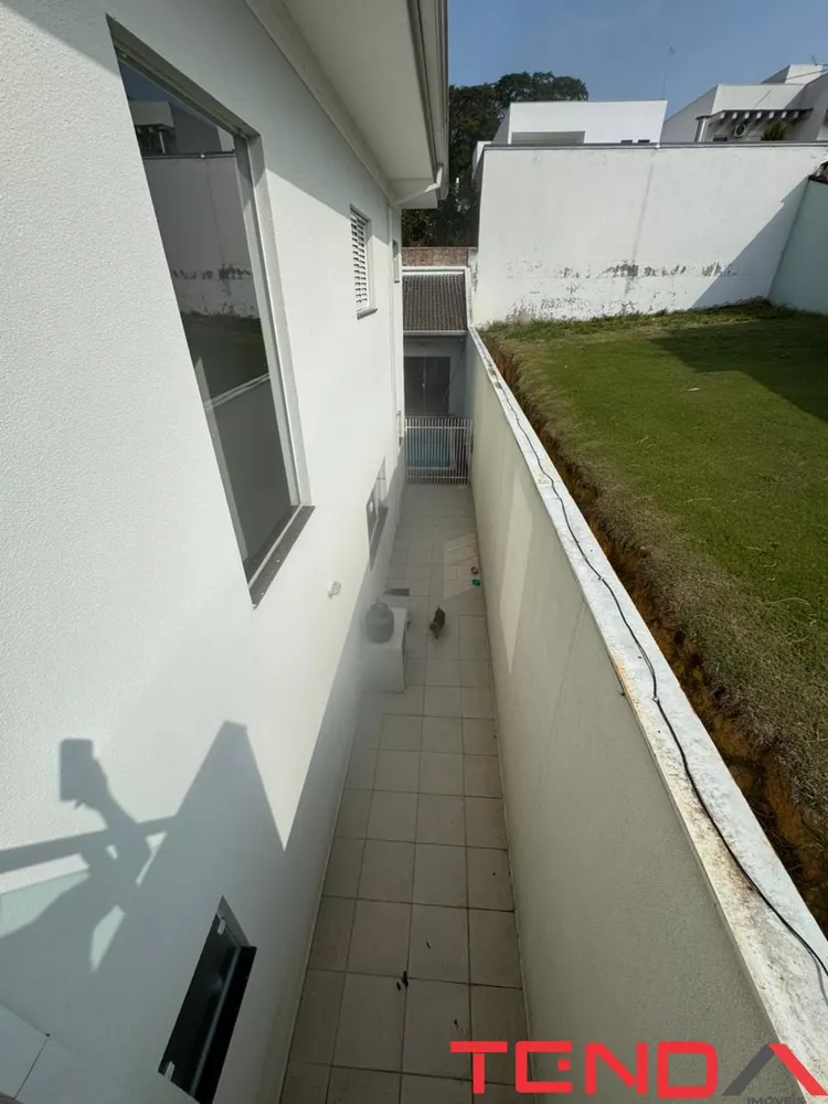 Casa à venda com 4 quartos, 350m² - Foto 4