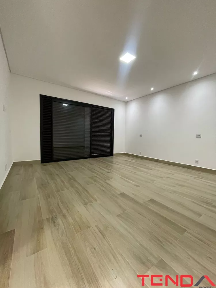 Casa à venda com 3 quartos, 339m² - Foto 1