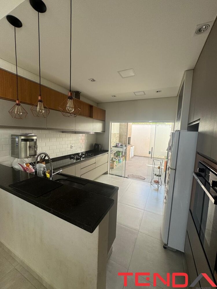Casa para alugar com 3 quartos, 160m² - Foto 1