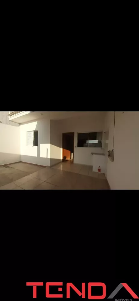 Casa à venda com 2 quartos, 80m² - Foto 3