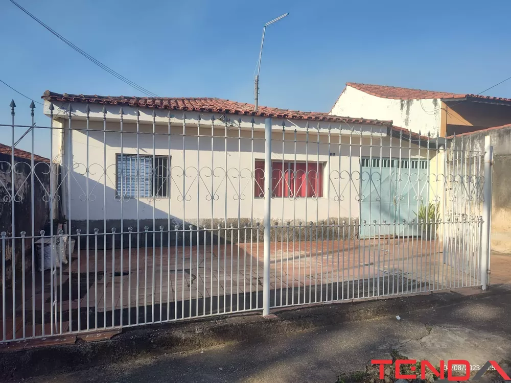 Casa à venda com 3 quartos, 300m² - Foto 2