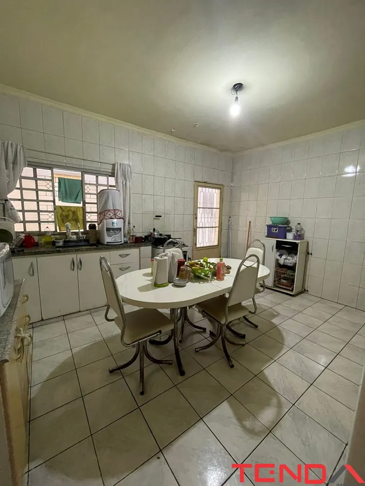 Casa, 3 quartos, 221 m² - Foto 2