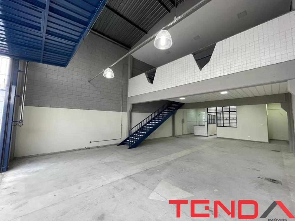 Depósito-Galpão, 240 m² - Foto 1