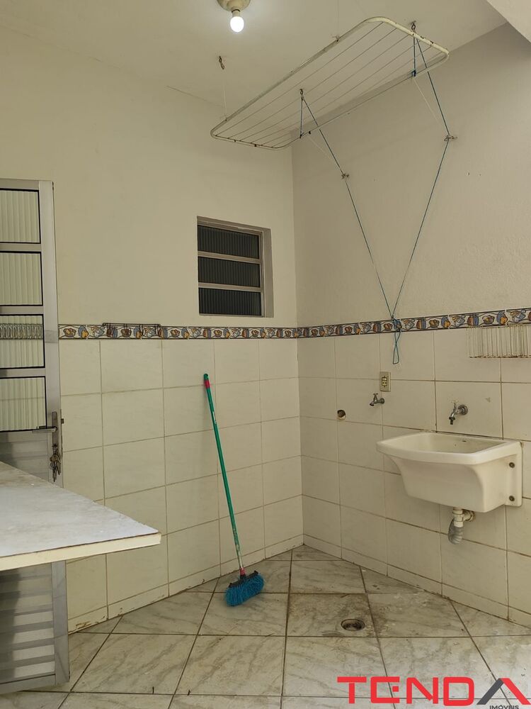 Casa para alugar com 2 quartos, 170m² - Foto 3