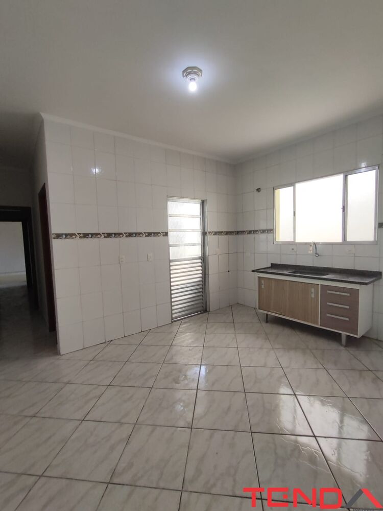 Casa para alugar com 2 quartos, 170m² - Foto 2