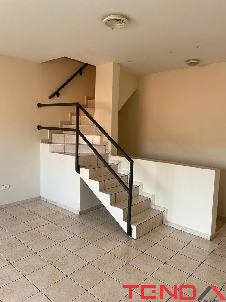 Casa à venda com 3 quartos, 210m² - Foto 2