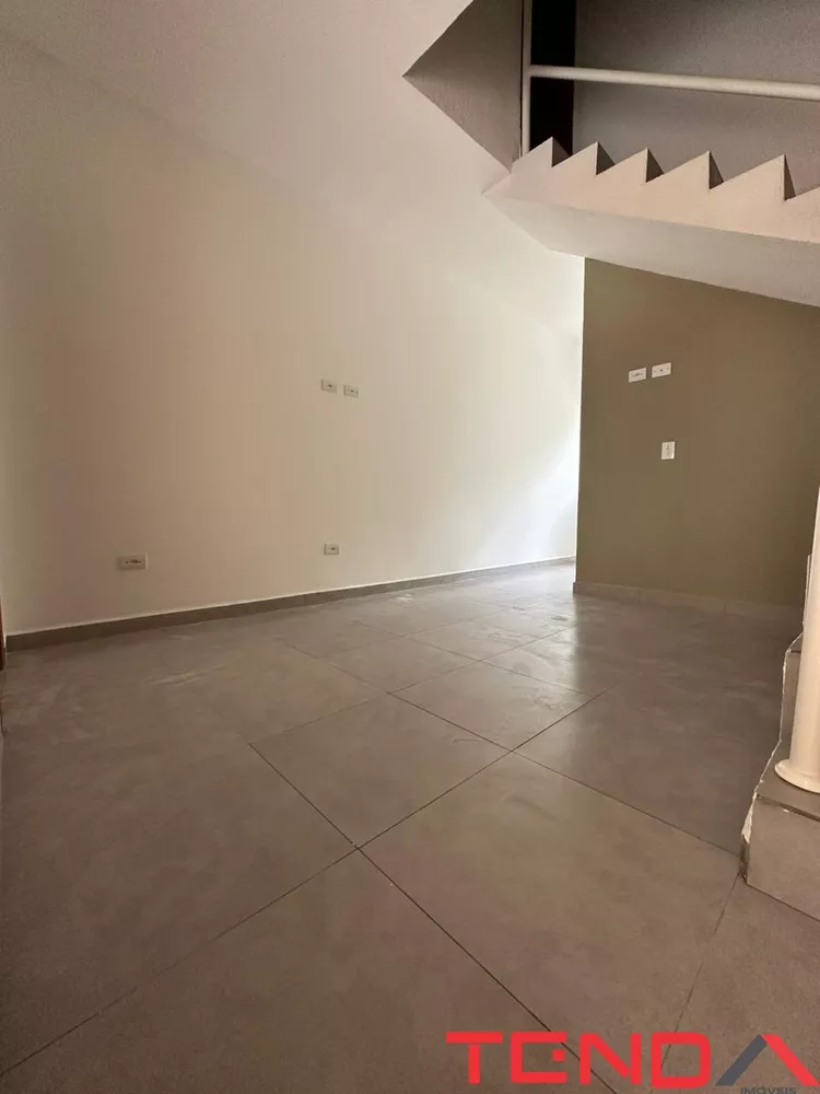 Casa à venda com 2 quartos, 70m² - Foto 2