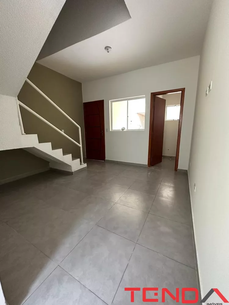 Casa à venda com 2 quartos, 70m² - Foto 4