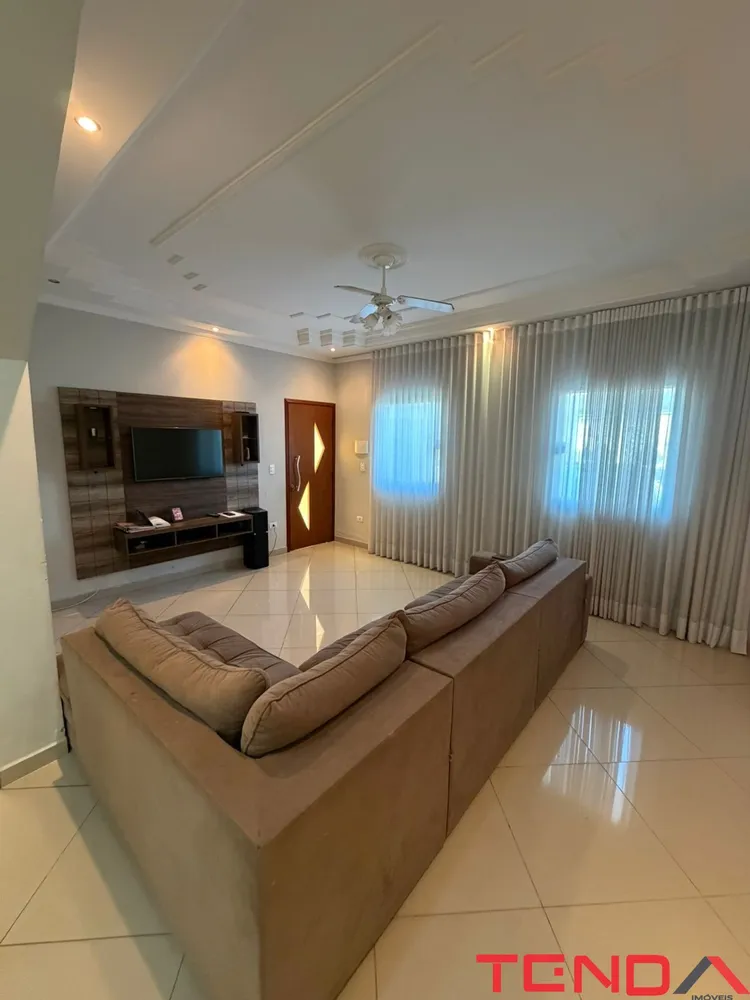 Casa, 3 quartos, 262 m² - Foto 1