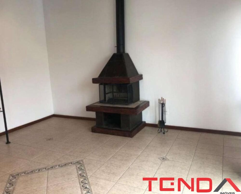Casa para alugar com 4 quartos, 460m² - Foto 1