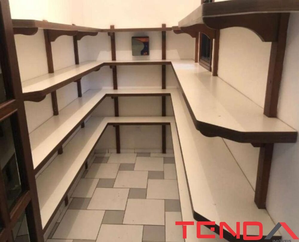 Casa para alugar com 4 quartos, 460m² - Foto 2