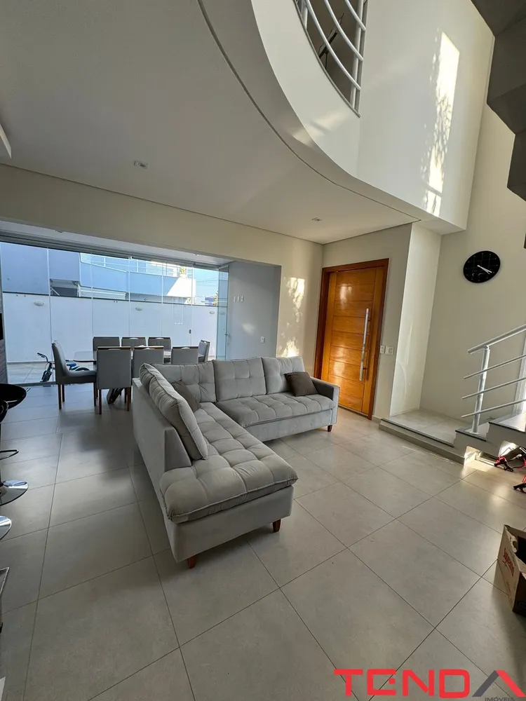 Casa, 3 quartos, 199 m² - Foto 1