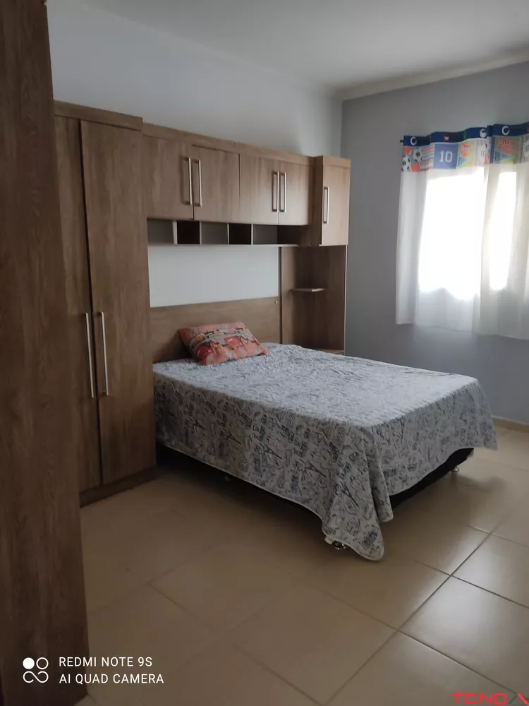 Casa à venda com 3 quartos, 243m² - Foto 2