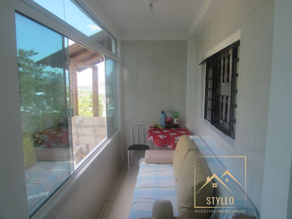 Casa à venda com 5 quartos, 140m² - Foto 3