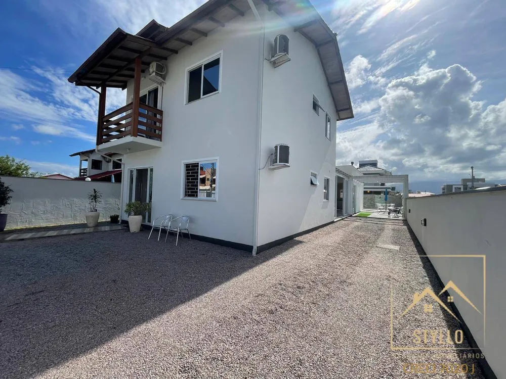 Casa, 5 quartos, 198 m² - Foto 1