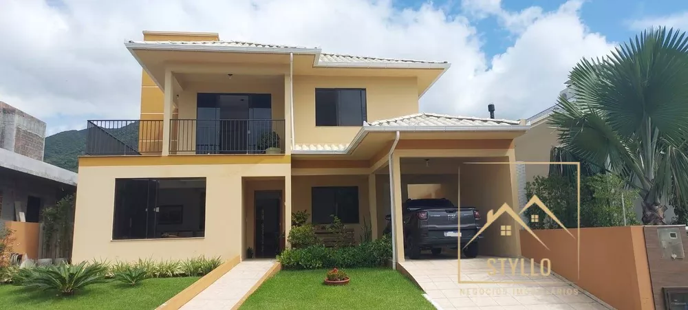 Casa de Condomínio à venda com 4 quartos, 228m² - Foto 1