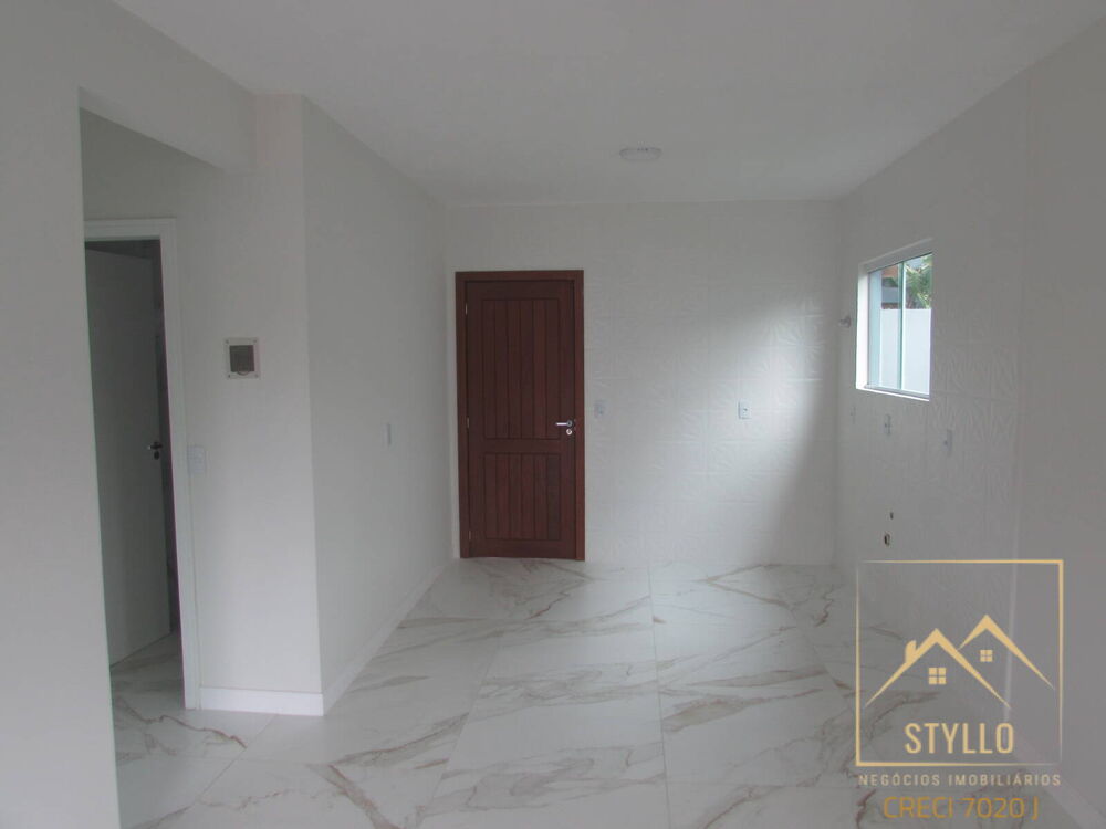 Casa à venda com 2 quartos, 65m² - Foto 4