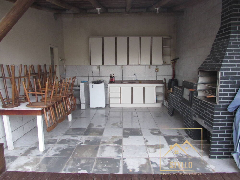 Casa à venda com 5 quartos, 150m² - Foto 4