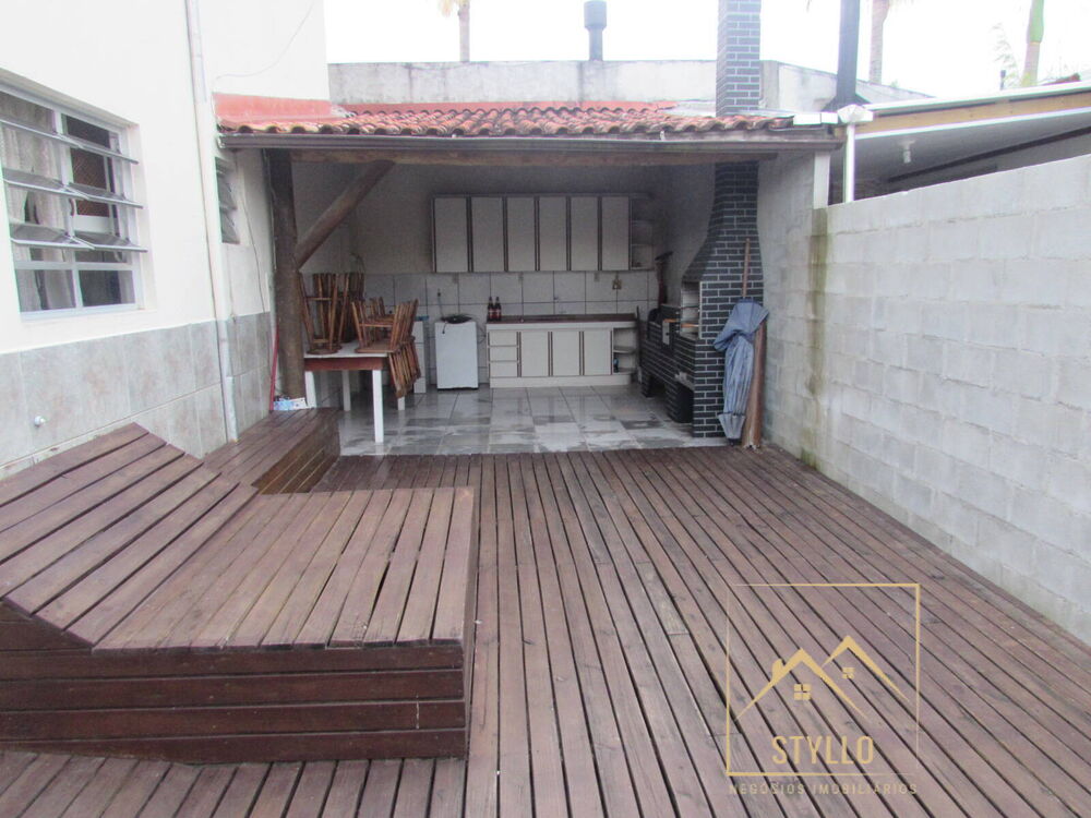 Casa à venda com 5 quartos, 150m² - Foto 3