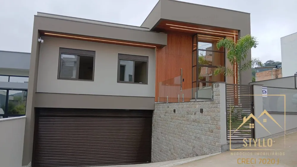Casa, 3 quartos, 220 m² - Foto 1