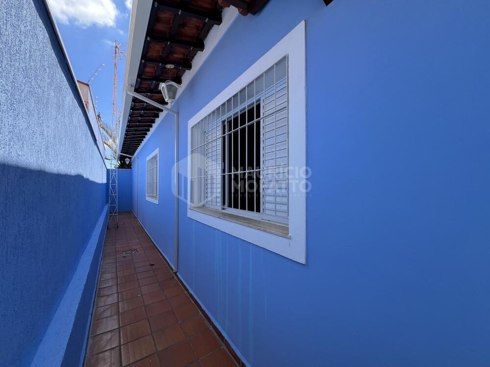 Casa à venda com 2 quartos, 300m² - Foto 1
