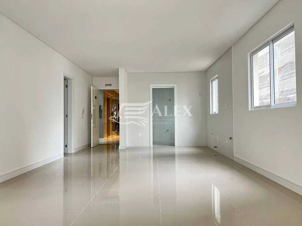 Apartamento à venda com 3 quartos, 115m² - Foto 3