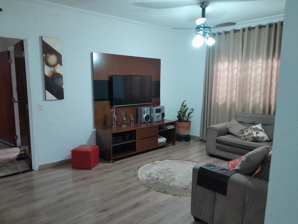 Casa à venda com 3 quartos, 205m² - Foto 2