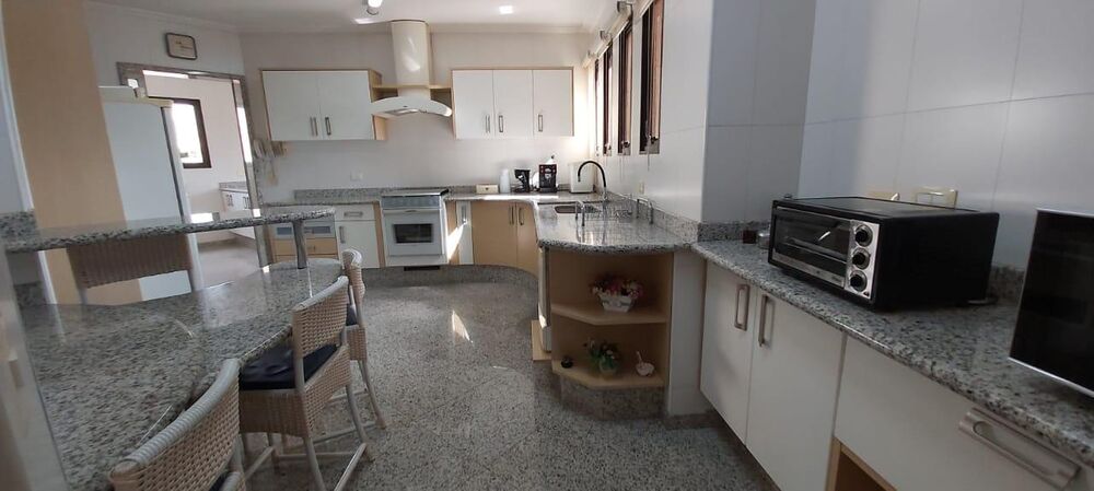 Apartamento à venda com 4 quartos, 256m² - Foto 2