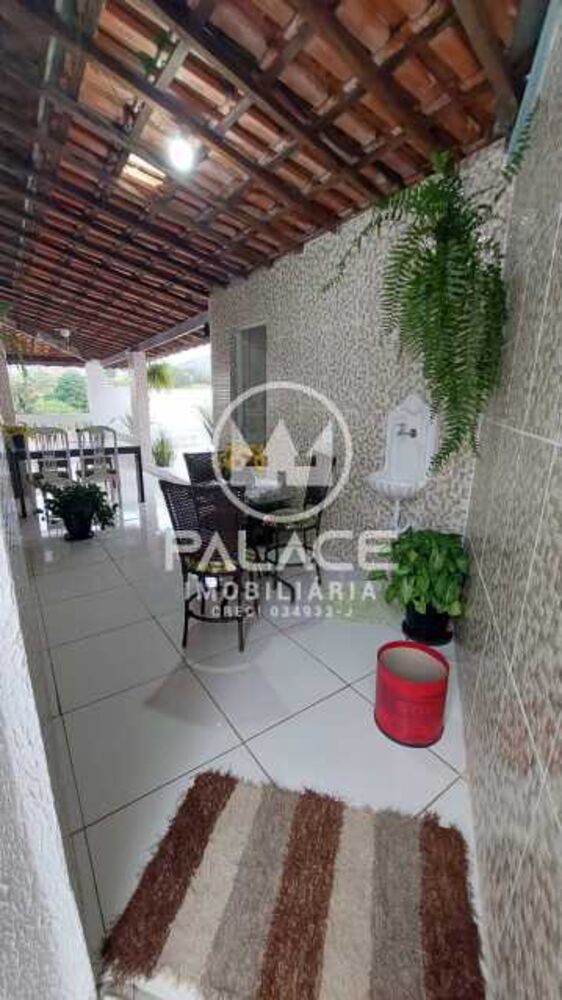 Casa à venda com 3 quartos, 242m² - Foto 2