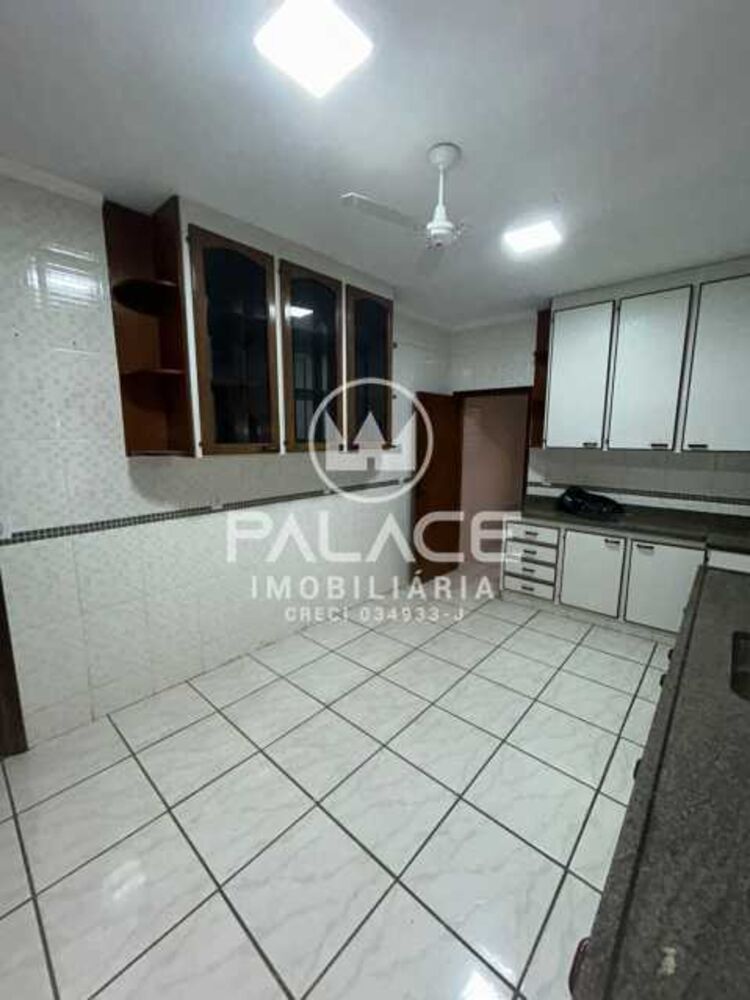 Casa à venda com 3 quartos, 231m² - Foto 15