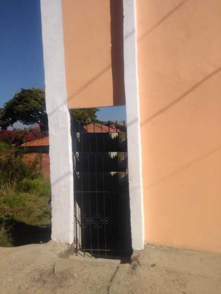 Casa à venda com 1 quarto, 150m² - Foto 2