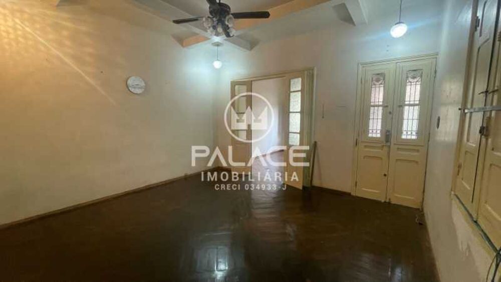 Casa para alugar com 3 quartos, 220m² - Foto 1