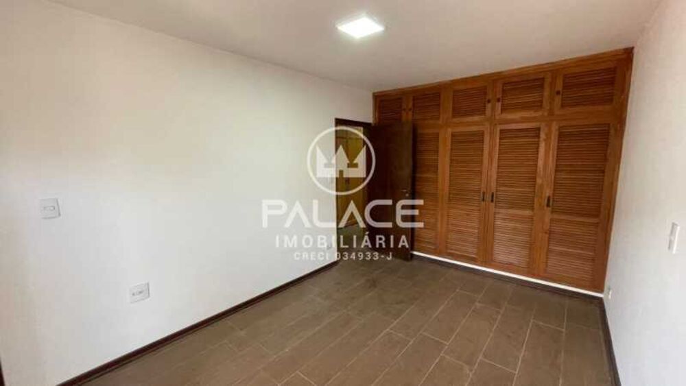 Casa Comercial para alugar com 4 quartos, 369m² - Foto 16