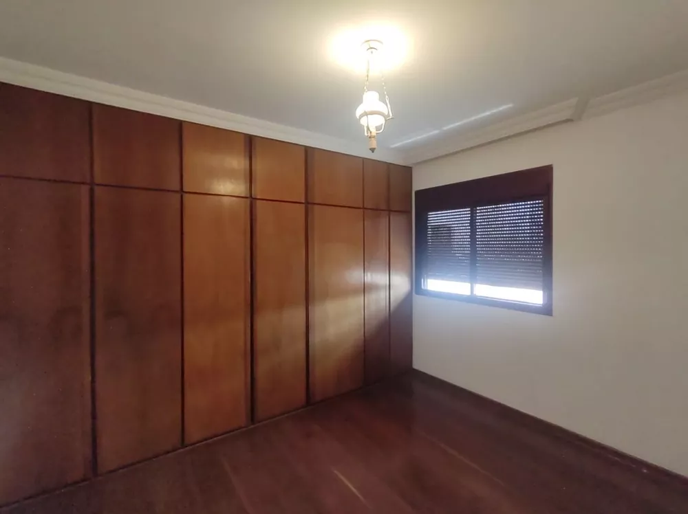 Apartamento à venda com 3 quartos, 151m² - Foto 2