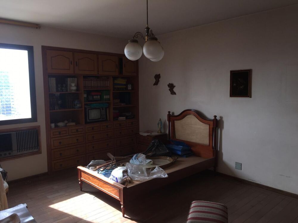 Apartamento para alugar com 4 quartos, 300m² - Foto 2