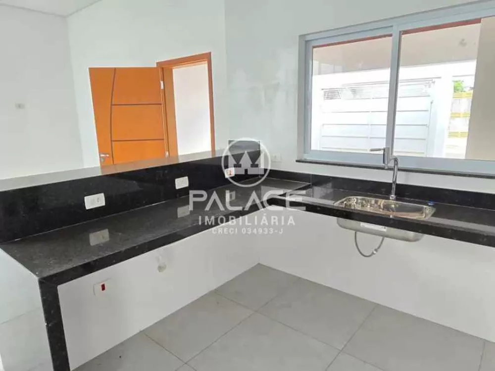 Casa à venda com 3 quartos, 118m² - Foto 1