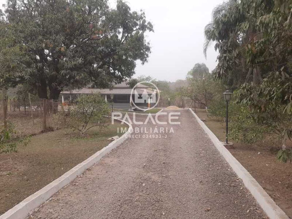 Chácara à venda com 2 quartos, 183m² - Foto 2