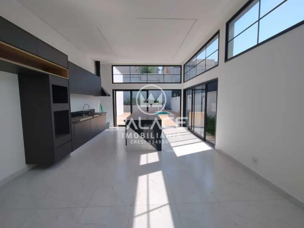Casa, 4 quartos, 238 m² - Foto 1