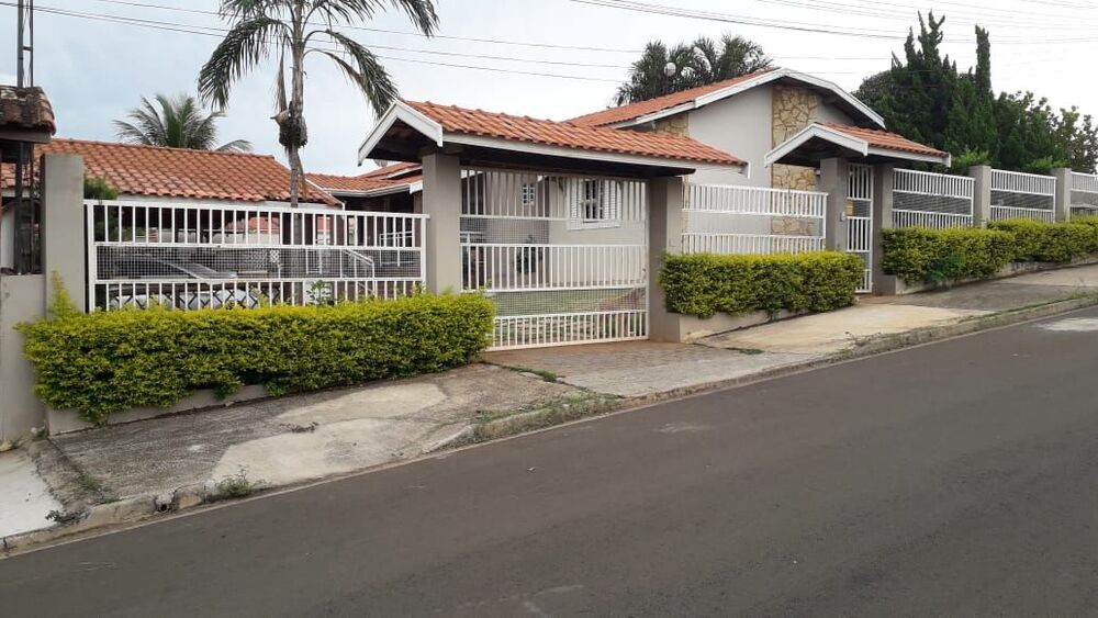 Chácara à venda com 3 quartos, 280m² - Foto 1