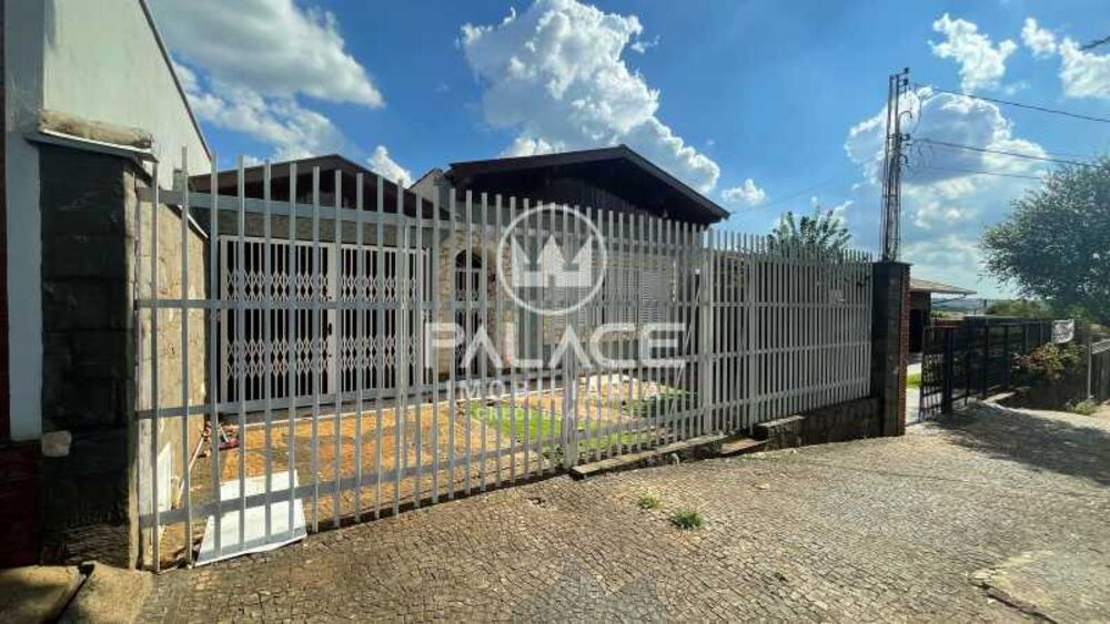 Casa para alugar com 3 quartos, 242m² - Foto 1