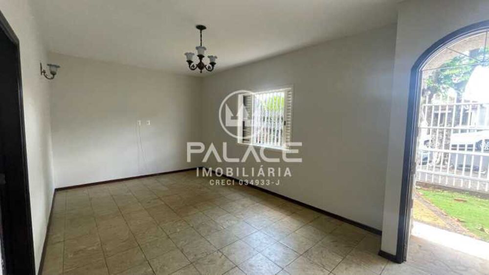 Casa para alugar com 3 quartos, 242m² - Foto 4