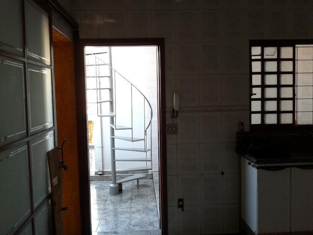 Casa à venda com 3 quartos, 300m² - Foto 5
