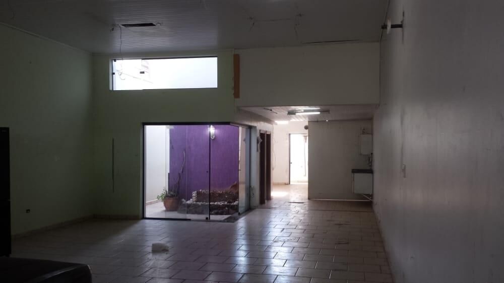Casa à venda com 3 quartos, 300m² - Foto 2