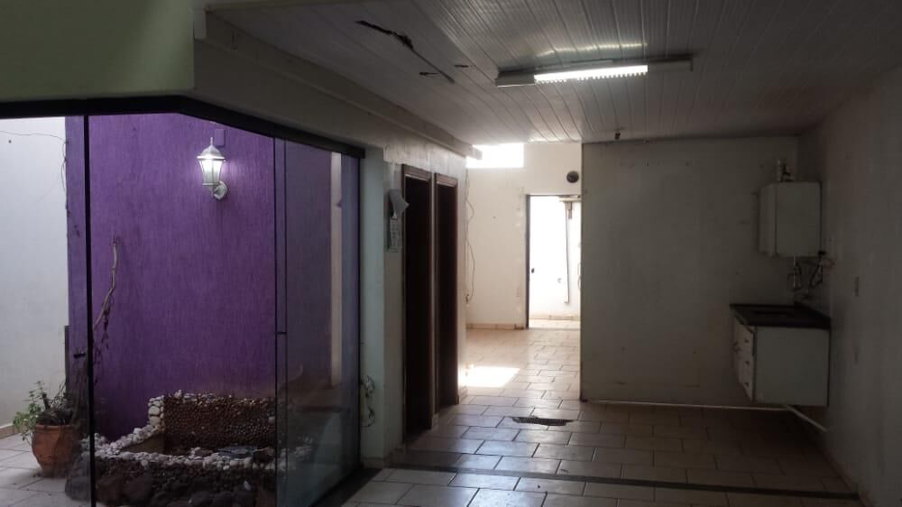 Casa à venda com 3 quartos, 300m² - Foto 1