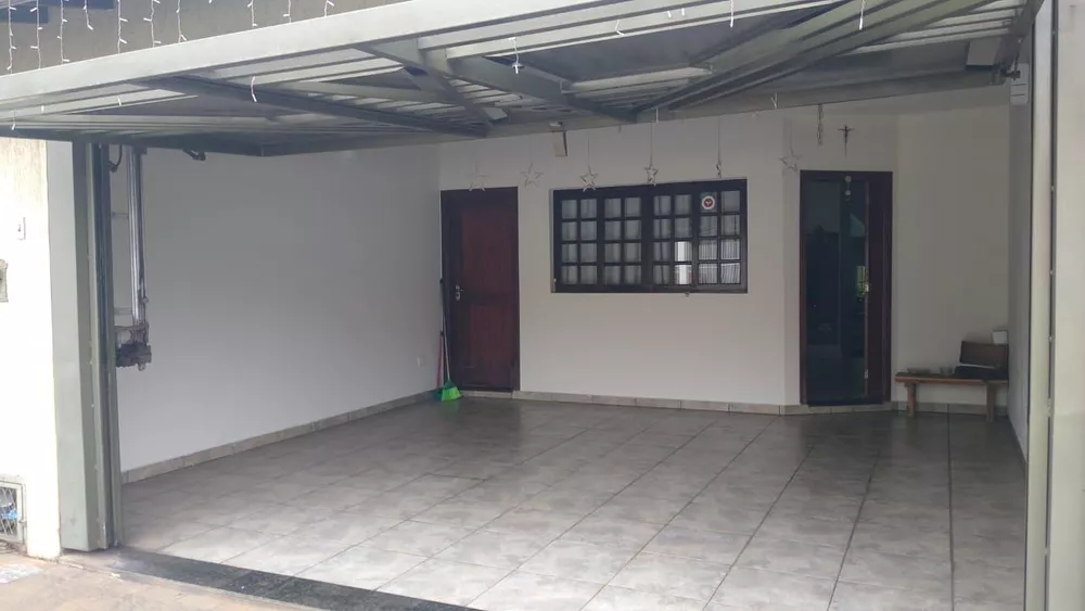 Casa à venda com 3 quartos, 222m² - Foto 3