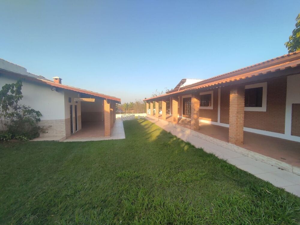 Chácara à venda com 3 quartos, 240m² - Foto 1