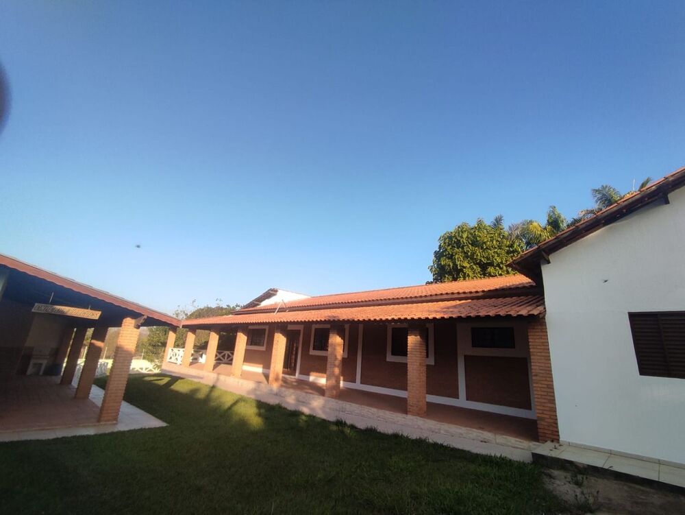 Chácara à venda com 3 quartos, 240m² - Foto 2